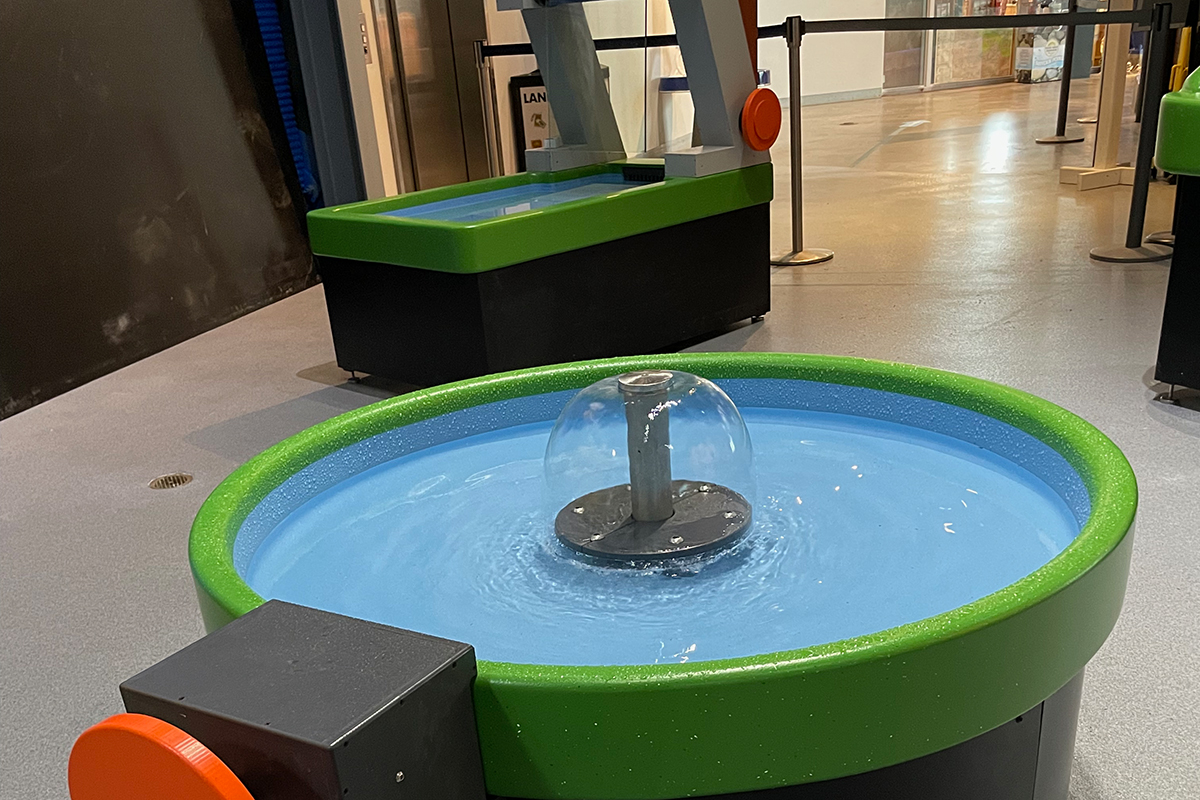 overview of part of the Great Lakes Aquarium water play table